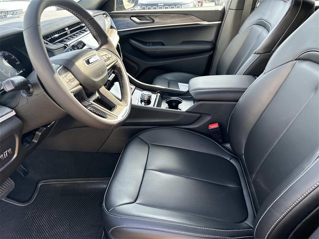 new 2025 Jeep Grand Cherokee car, priced at $43,655