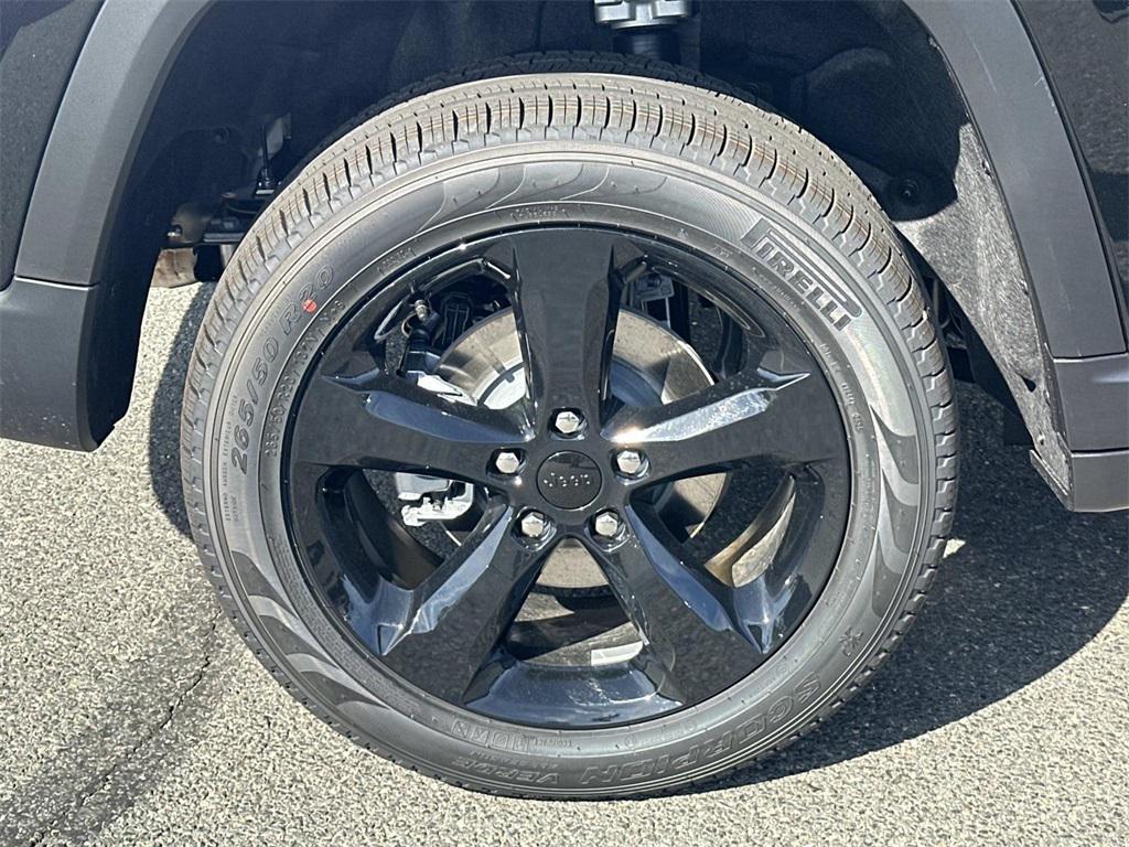 new 2025 Jeep Grand Cherokee car, priced at $43,655