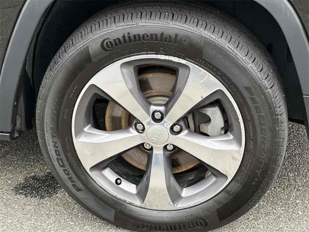 used 2019 Jeep Cherokee car, priced at $13,800