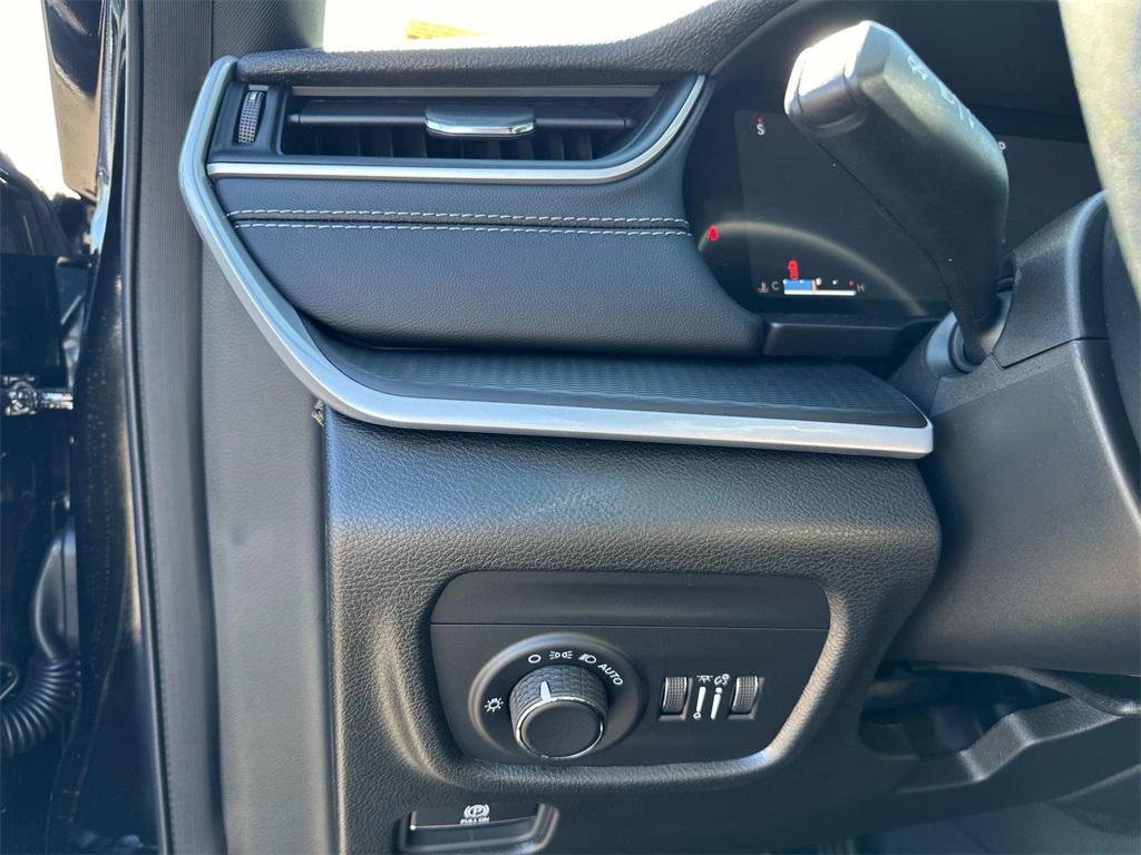 new 2025 Jeep Grand Cherokee car, priced at $38,325