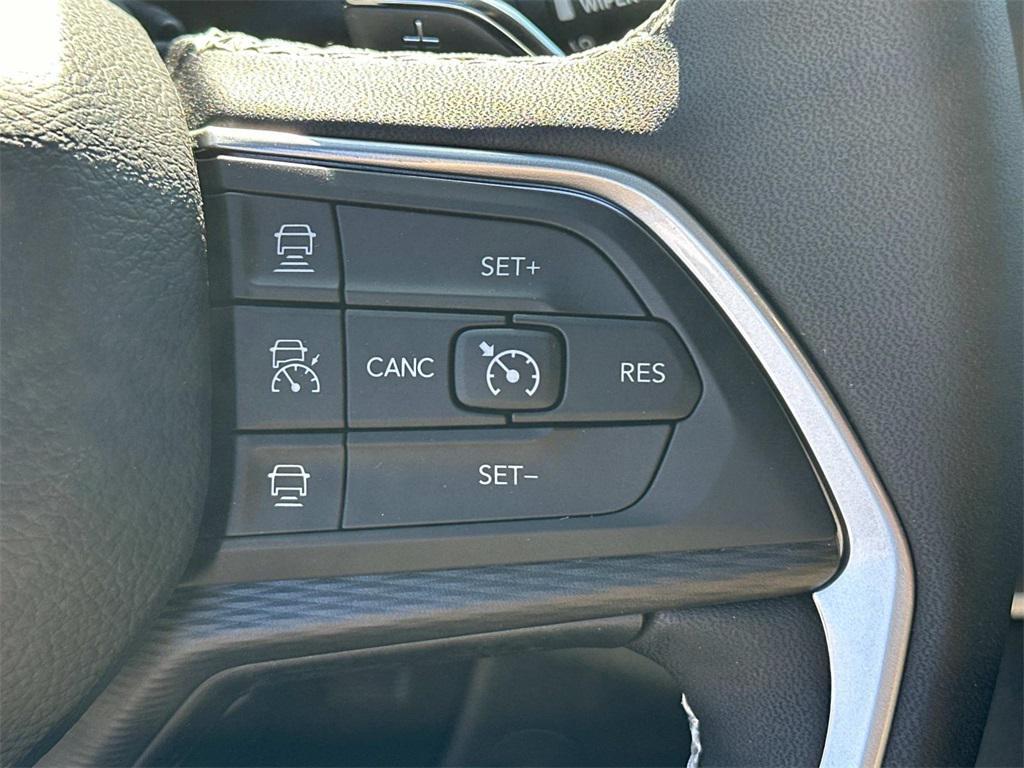 new 2025 Jeep Grand Cherokee car, priced at $38,325