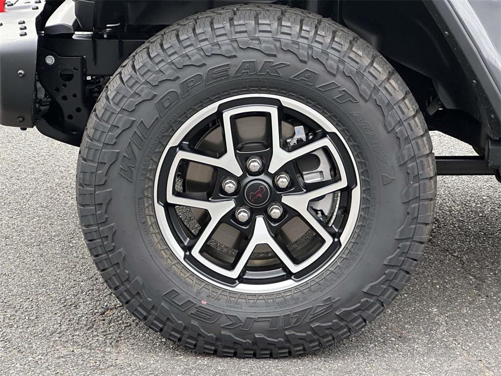 new 2025 Jeep Gladiator car, priced at $51,405