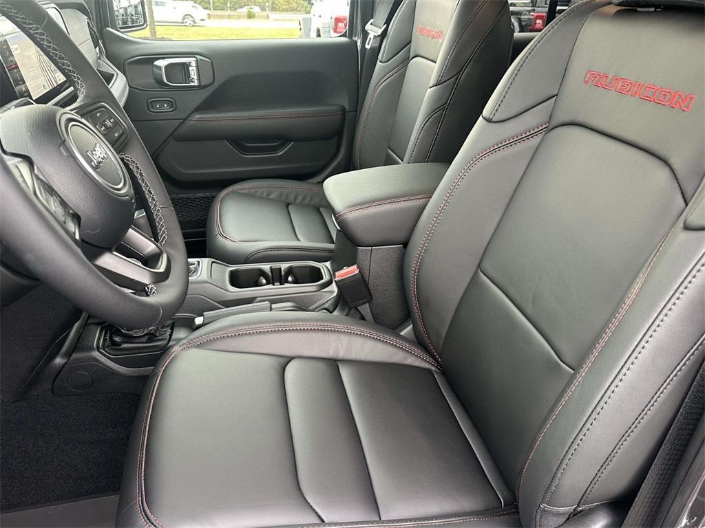 new 2025 Jeep Gladiator car, priced at $51,405