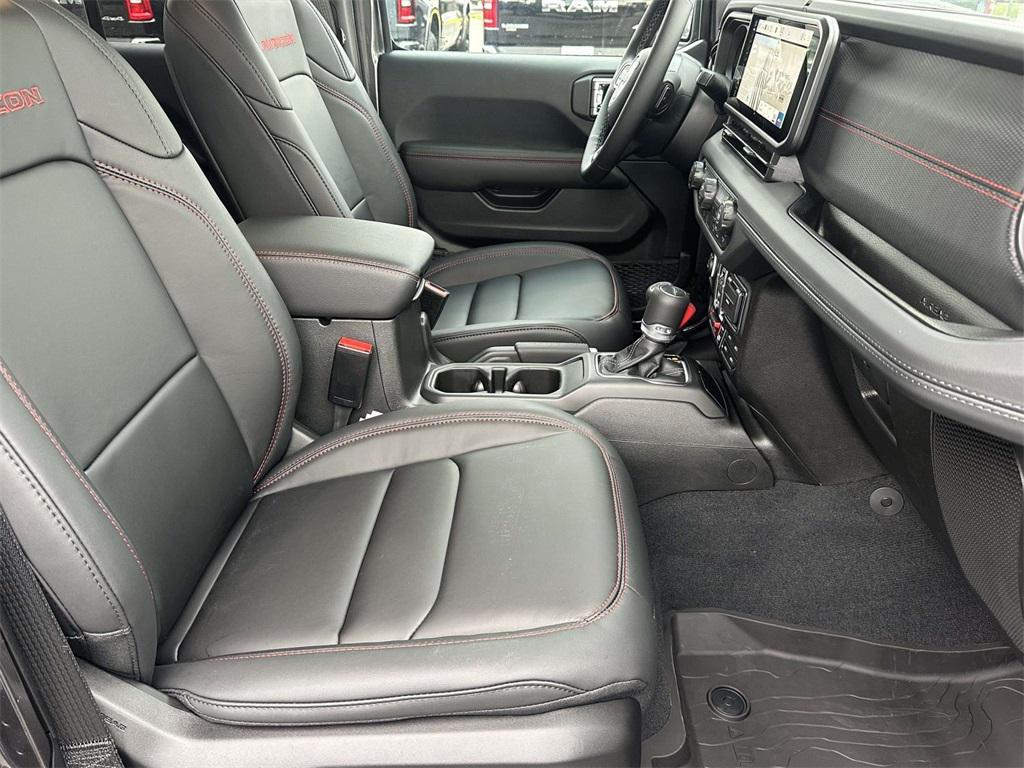 new 2025 Jeep Gladiator car, priced at $51,405