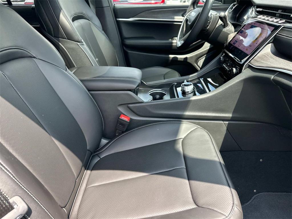 new 2025 Jeep Grand Cherokee car, priced at $46,838