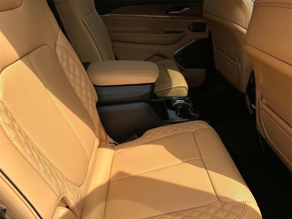 new 2025 Jeep Grand Cherokee L car, priced at $60,005