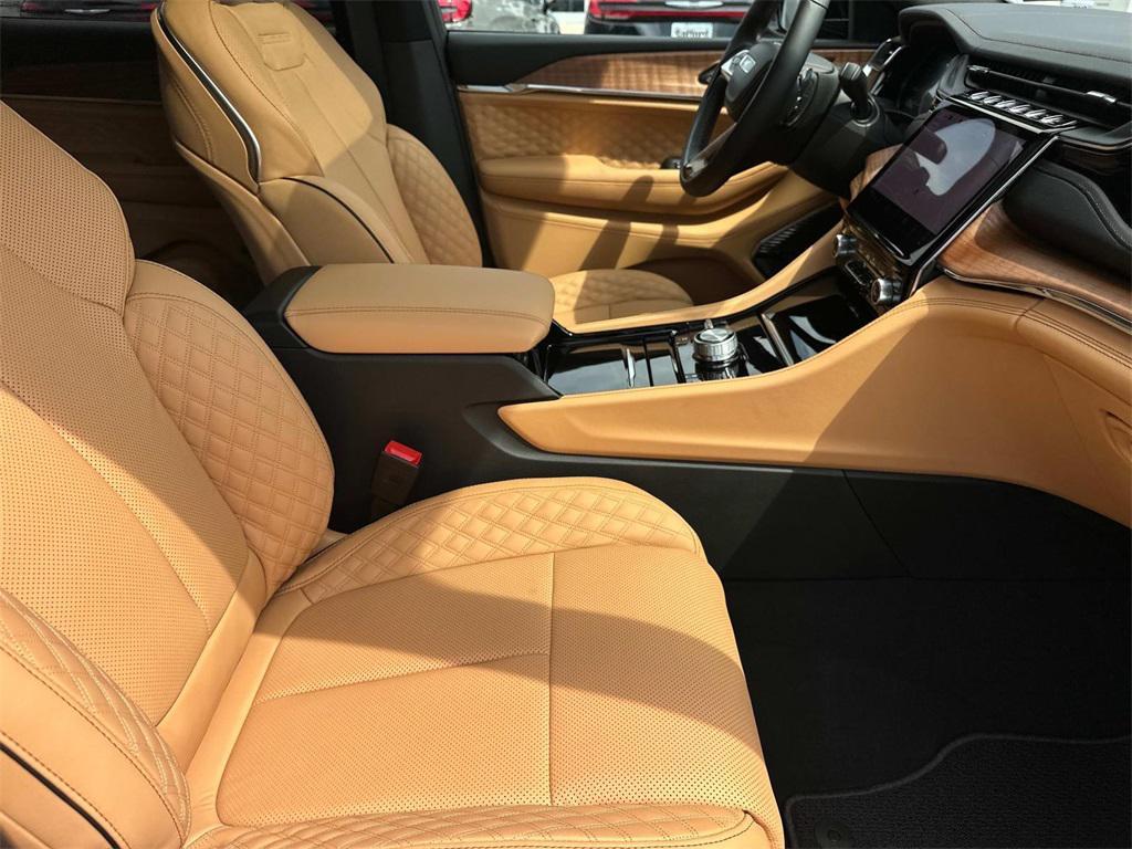 new 2025 Jeep Grand Cherokee L car, priced at $60,005