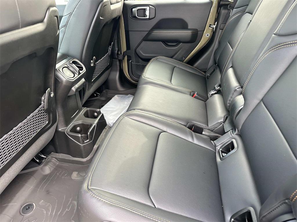 new 2025 Jeep Gladiator car, priced at $43,628