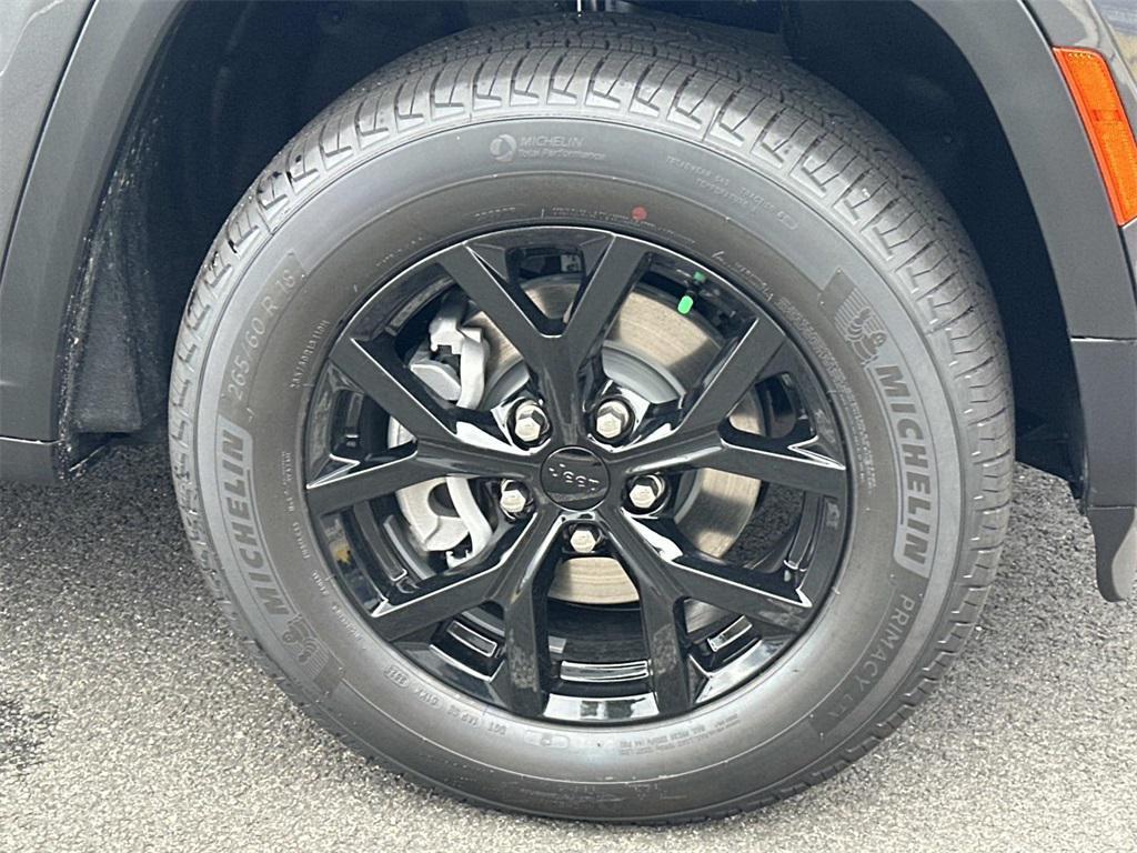 new 2025 Jeep Grand Cherokee car, priced at $36,855