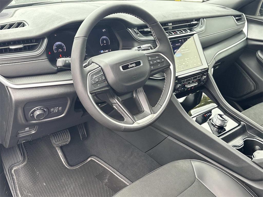 new 2025 Jeep Grand Cherokee car, priced at $36,855