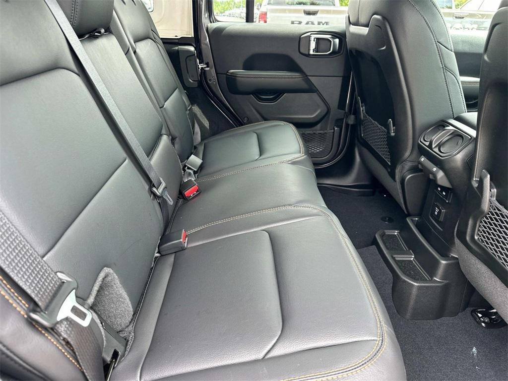 new 2025 Jeep Wrangler car, priced at $47,105