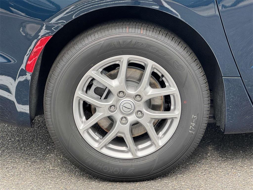new 2025 Chrysler Pacifica car, priced at $39,921