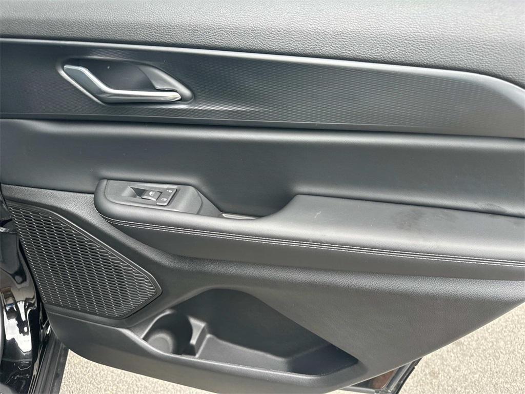 new 2025 Jeep Grand Cherokee L car, priced at $43,916