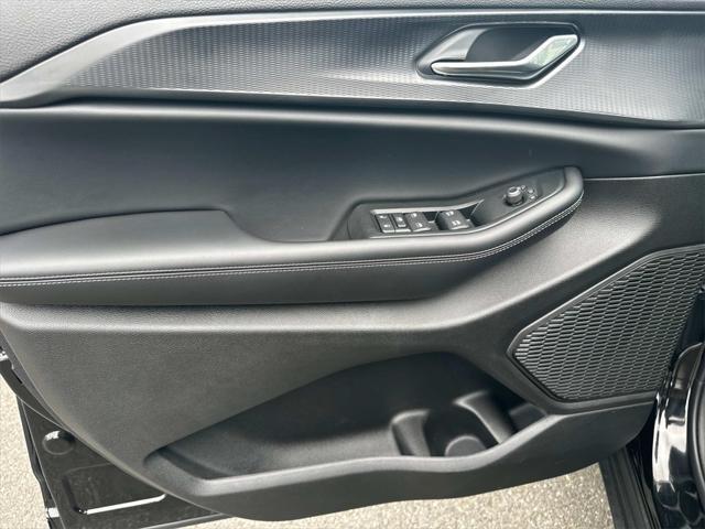 new 2025 Jeep Grand Cherokee L car, priced at $43,758
