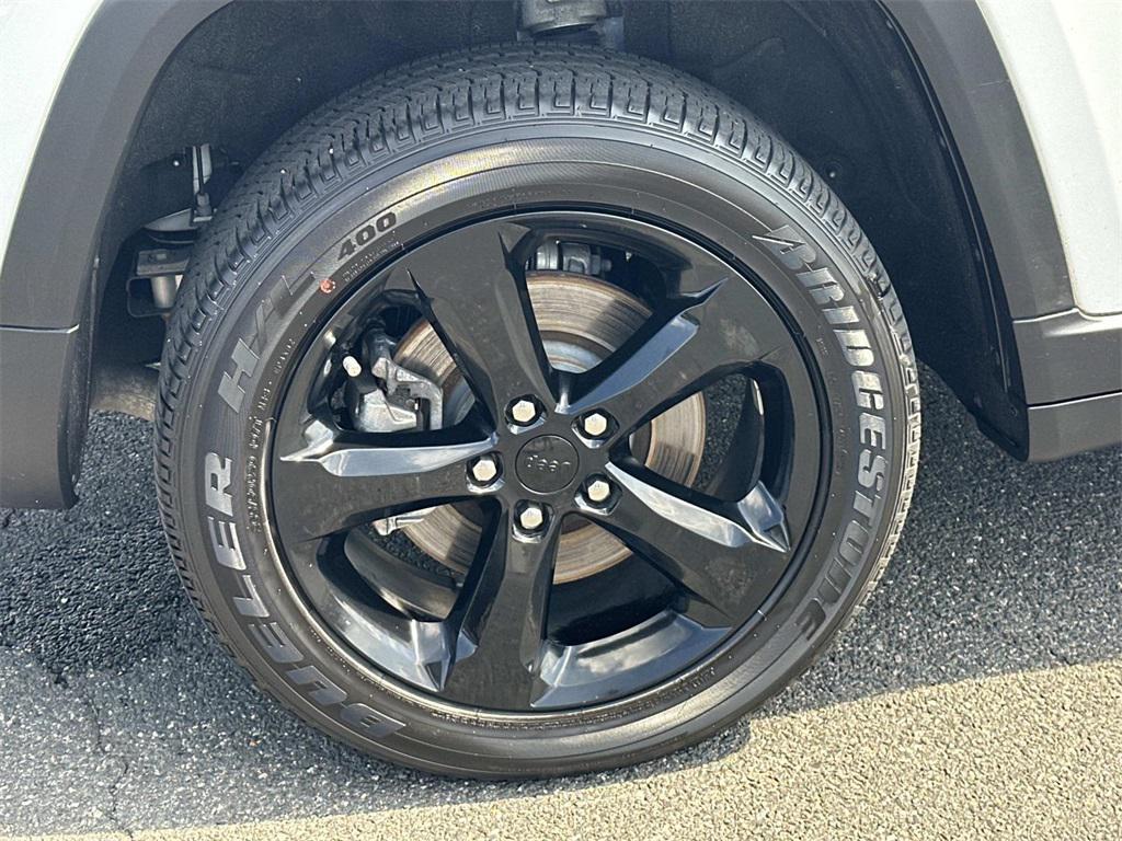 used 2024 Jeep Grand Cherokee L car, priced at $33,139
