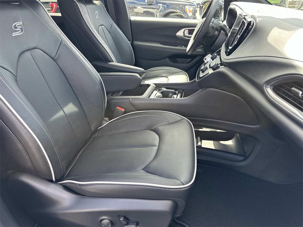 new 2026 Chrysler Pacifica car, priced at $48,255