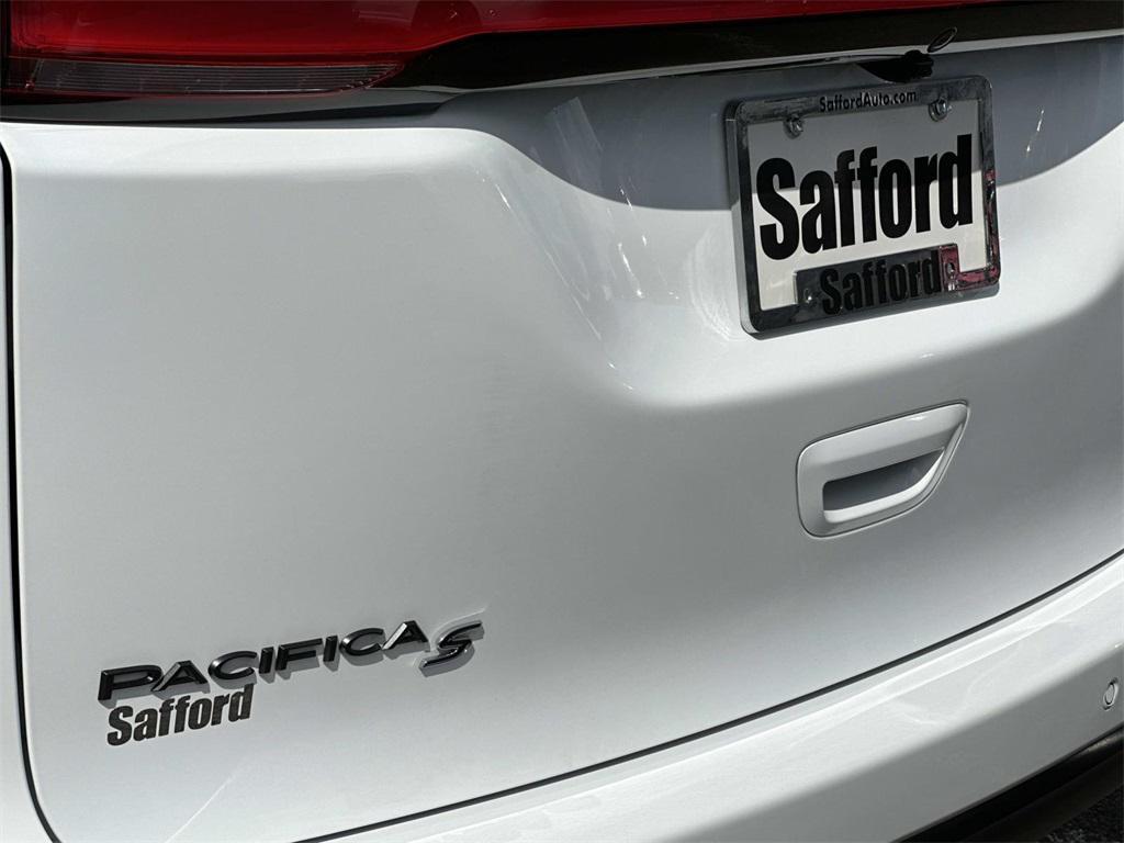 new 2026 Chrysler Pacifica car, priced at $48,255