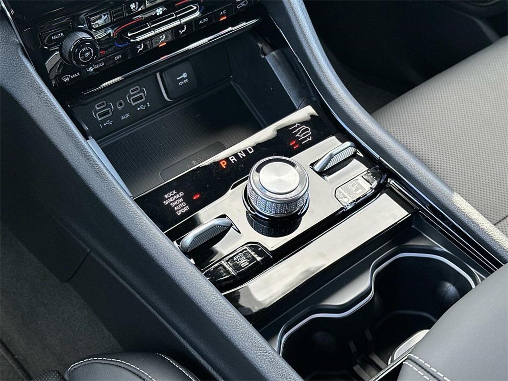 new 2025 Jeep Grand Cherokee car, priced at $57,055