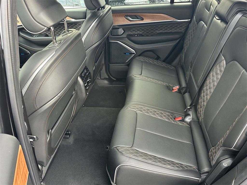 new 2025 Jeep Grand Cherokee car, priced at $58,332