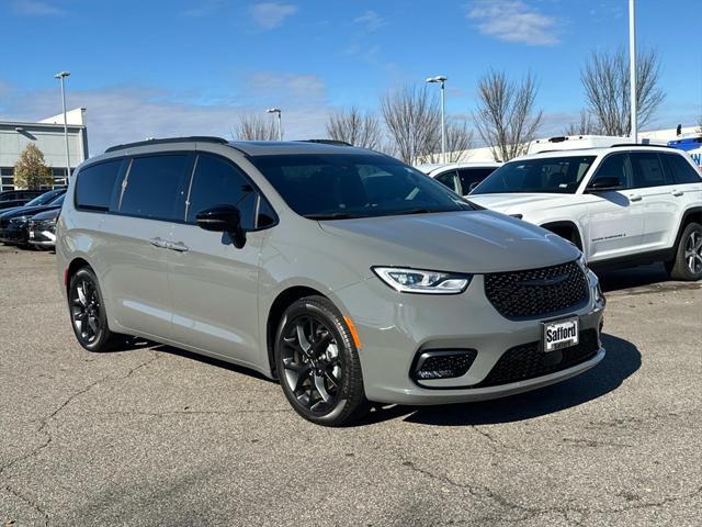 used 2023 Chrysler Pacifica car, priced at $39,000