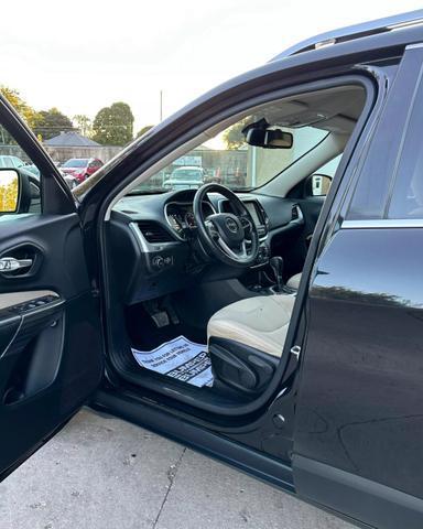 used 2015 Jeep Cherokee car, priced at $10,295