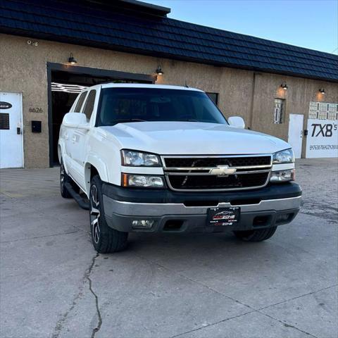 used 2005 Chevrolet Avalanche car, priced at $7,995