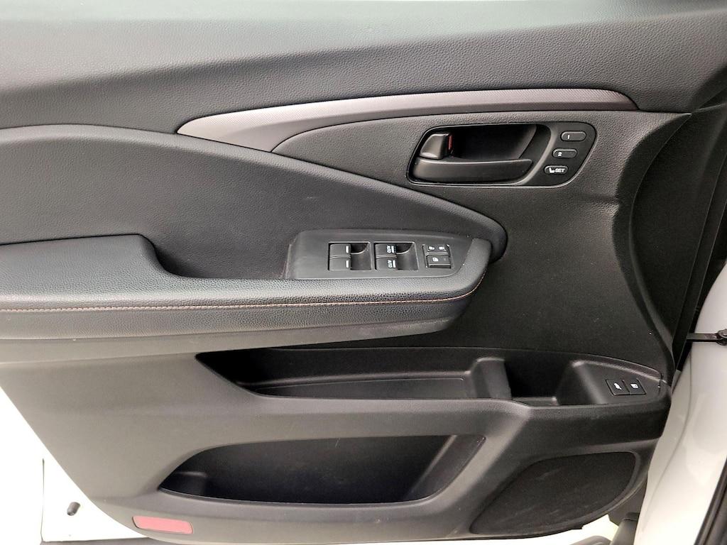 used 2022 Honda Pilot car, priced at $29,998