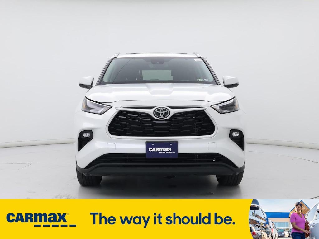 used 2023 Toyota Highlander car, priced at $41,998