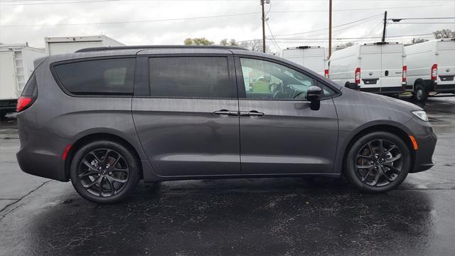 used 2023 Chrysler Pacifica car