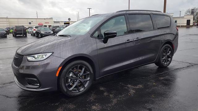 used 2023 Chrysler Pacifica car