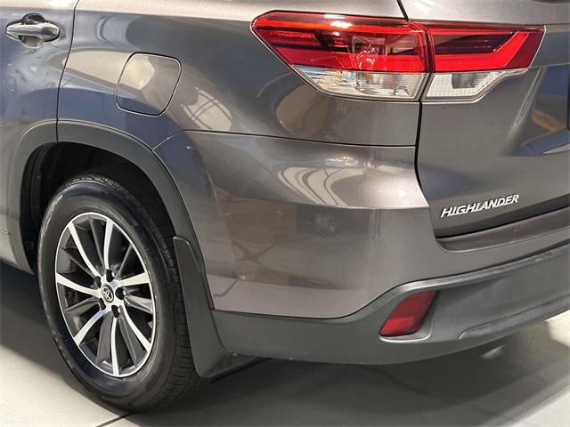 used 2018 Toyota Highlander car, priced at $22,922