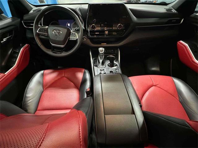 used 2023 Toyota Highlander car, priced at $40,928