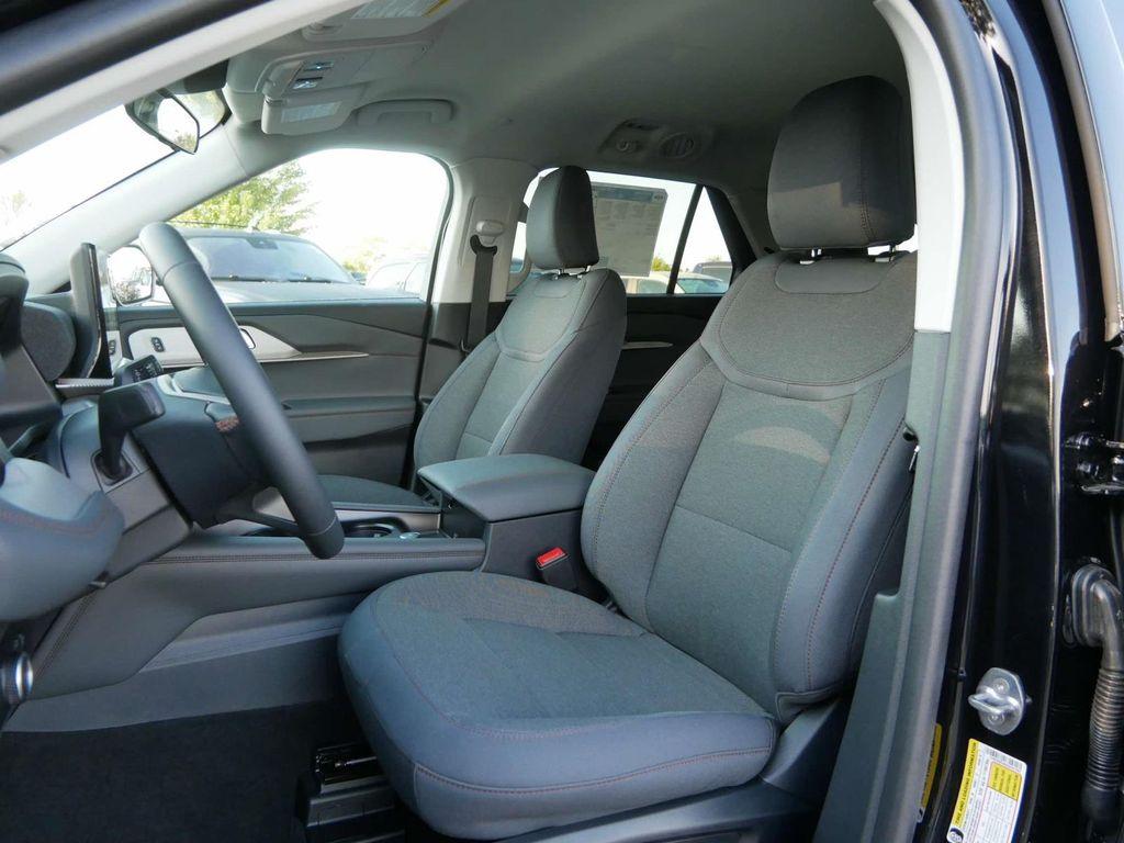 new 2025 Ford Explorer car, priced at $40,078