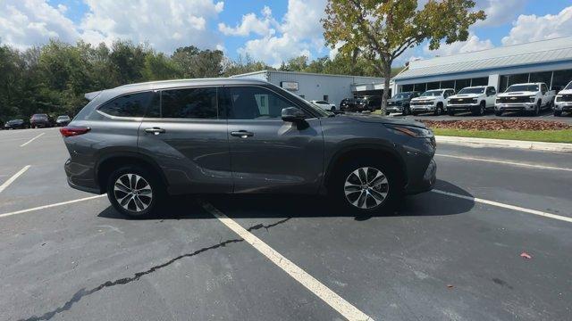 used 2021 Toyota Highlander car, priced at $38,955