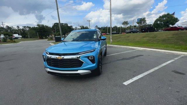 new 2025 Chevrolet TrailBlazer car, priced at $28,475