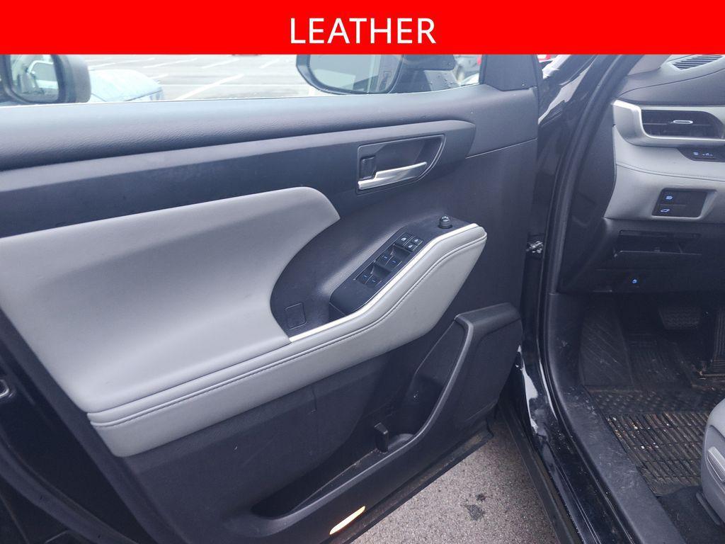 used 2022 Toyota Highlander car, priced at $37,995