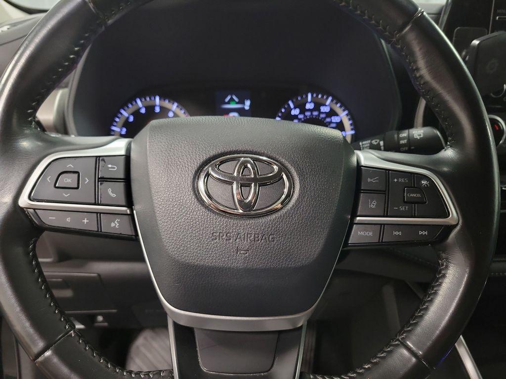 used 2022 Toyota Highlander car, priced at $23,995