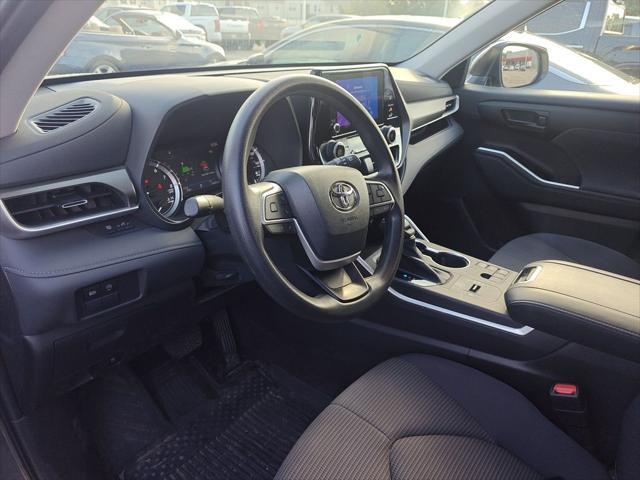 used 2023 Toyota Highlander car, priced at $32,995