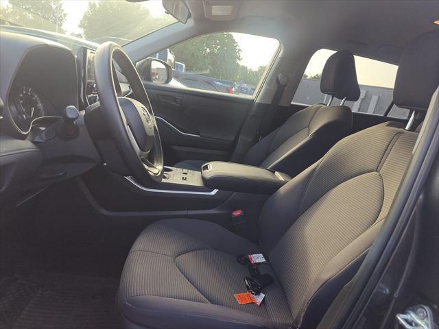 used 2023 Toyota Highlander car, priced at $32,995