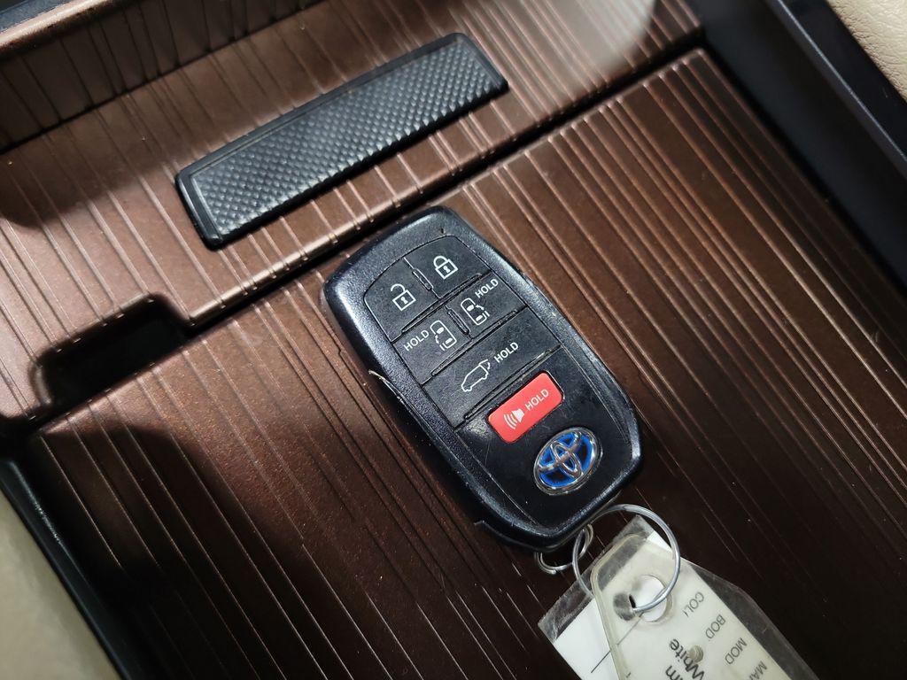 used 2021 Toyota Sienna car, priced at $30,995