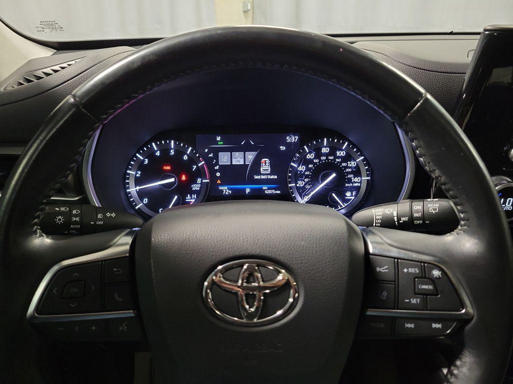 used 2021 Toyota Highlander car, priced at $31,995