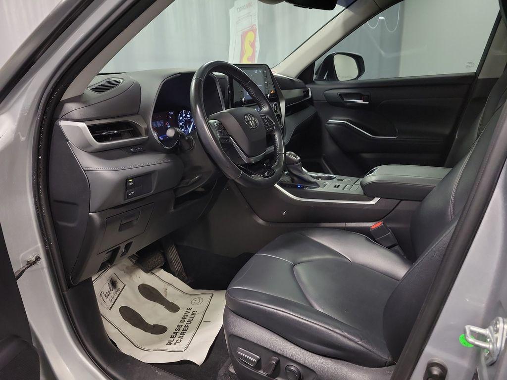 used 2021 Toyota Highlander car, priced at $31,995