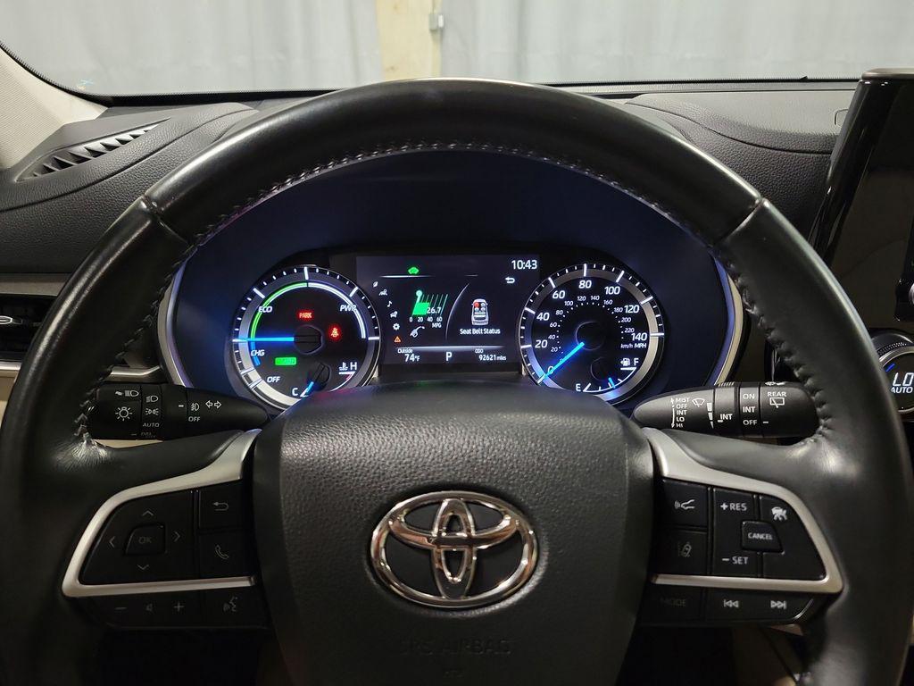 used 2023 Toyota Highlander Hybrid car, priced at $31,995