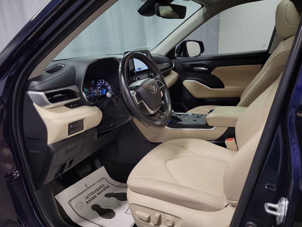 used 2023 Toyota Highlander Hybrid car, priced at $31,995