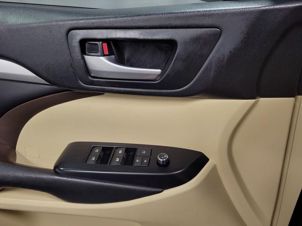 used 2019 Toyota Highlander car, priced at $18,995
