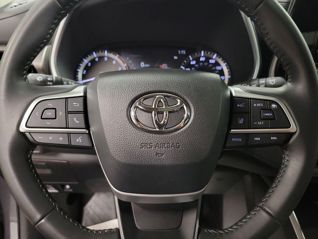 used 2023 Toyota Highlander car, priced at $37,500