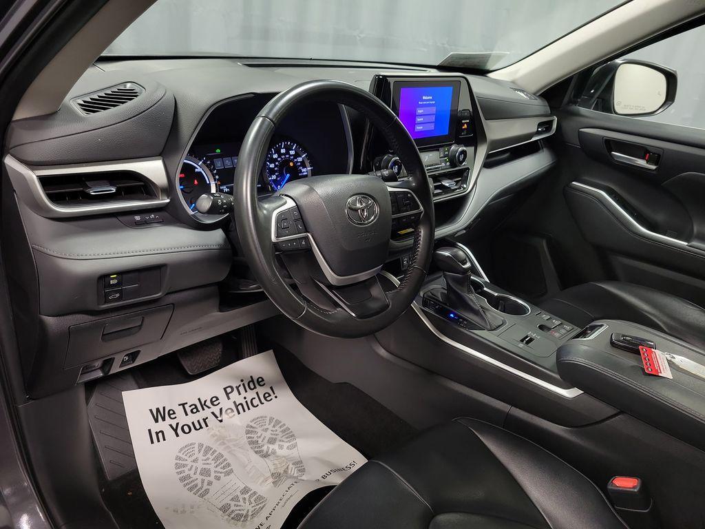 used 2023 Toyota Highlander Hybrid car, priced at $30,995
