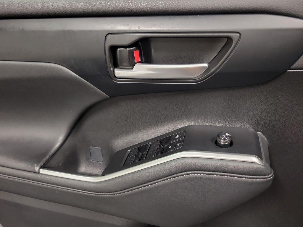 used 2023 Toyota Highlander Hybrid car, priced at $30,995