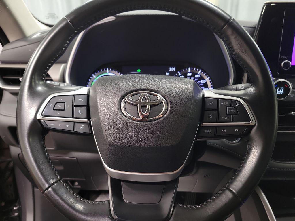 used 2023 Toyota Highlander Hybrid car, priced at $30,995
