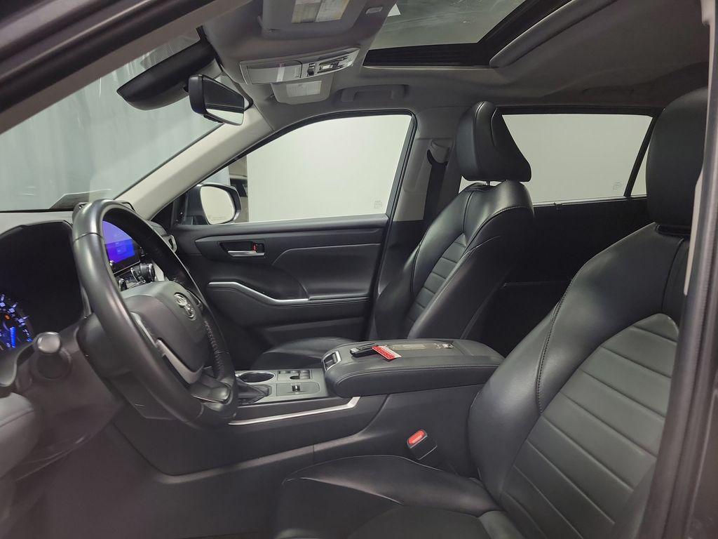 used 2023 Toyota Highlander Hybrid car, priced at $30,995